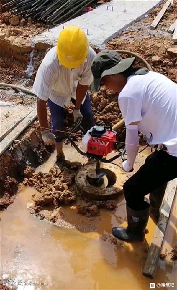 泥土會從管孔底部或頂部進入樁芯,那麼在管樁完結壓樁並截掉樁頭後,樁